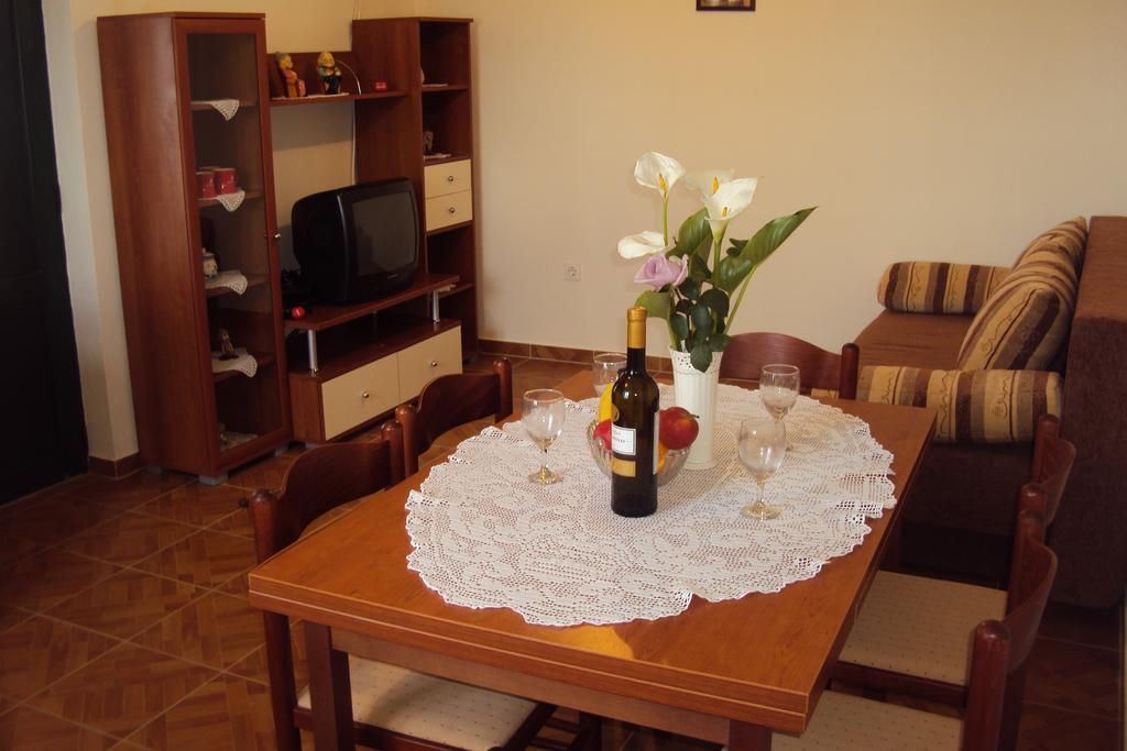 Milutinov Dvor Apartments วรซี ภายนอก รูปภาพ