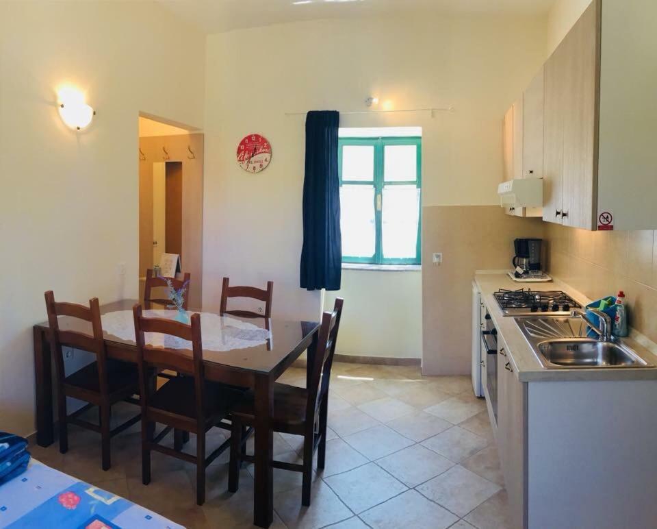 Milutinov Dvor Apartments วรซี ภายนอก รูปภาพ
